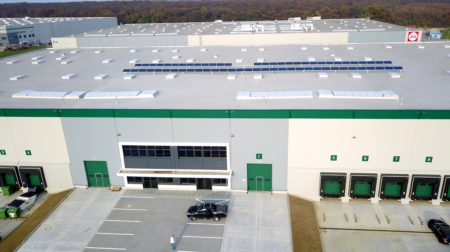 Prologis Park Bratislava, DC14 Napelemek a Prologis Park Bratislava 14. épületének tetején