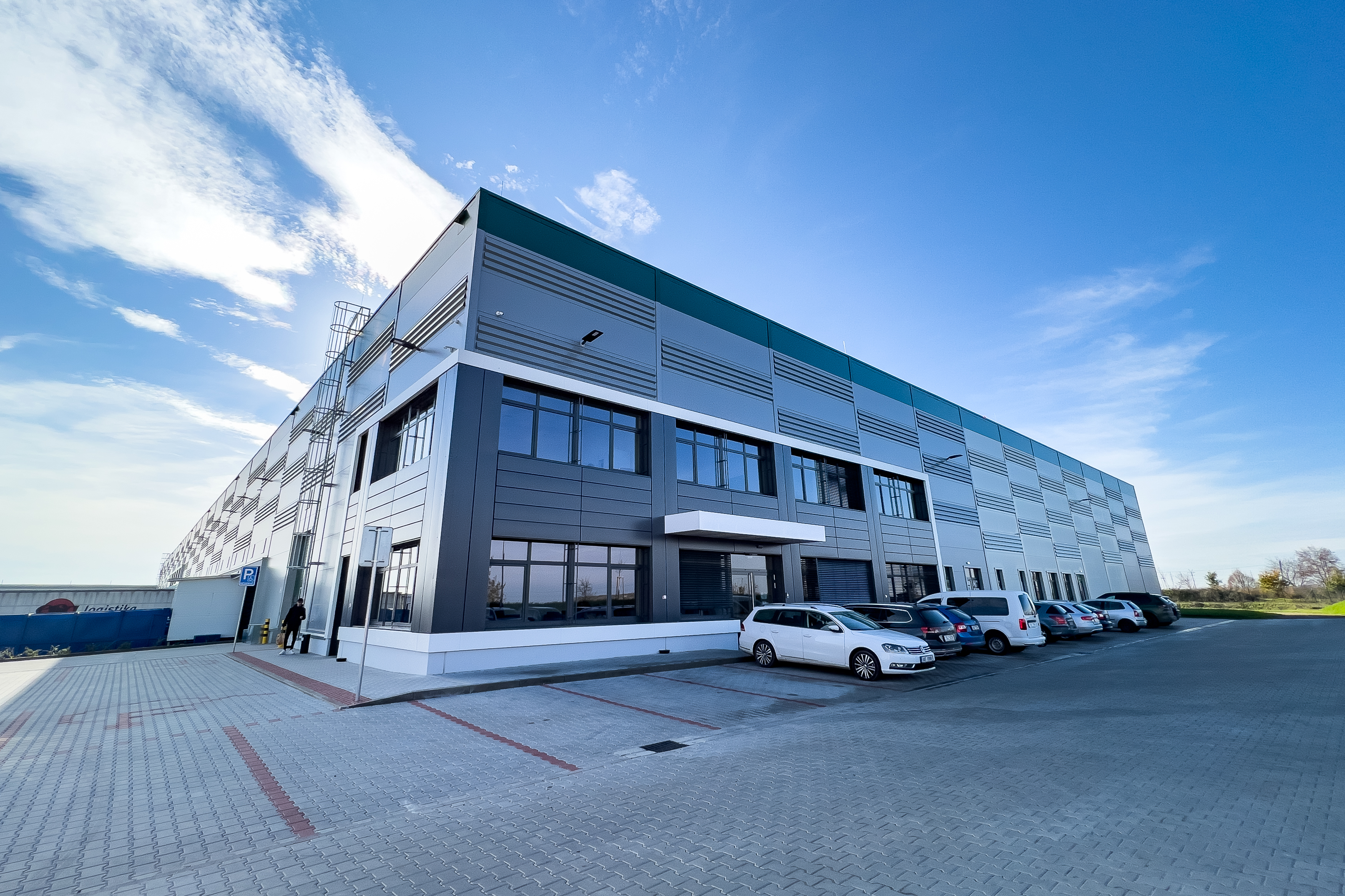 Rohilik.cz BTS at Prologis Park Prague-Chrastany Modern A-class warehouse facility outside