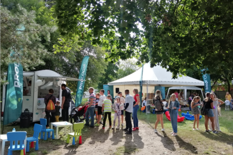 Good Neighbor - Family Picnic Good Neighbor - Family Picnic