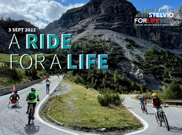 5 bike riders climbing up the Stelvio pass